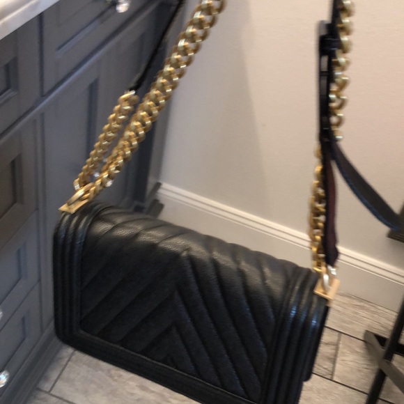 No Scratches, rips, or tears no scuff marks - Picture 5 of 11